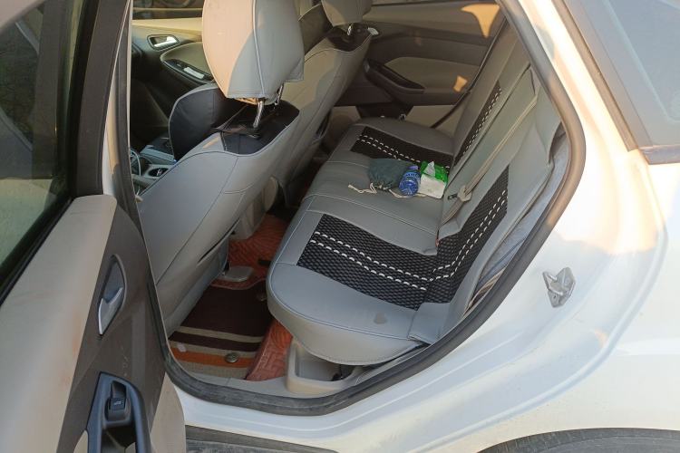 Used Ford Focus 2012 Sedan 1.6L Manual Comfort Model
