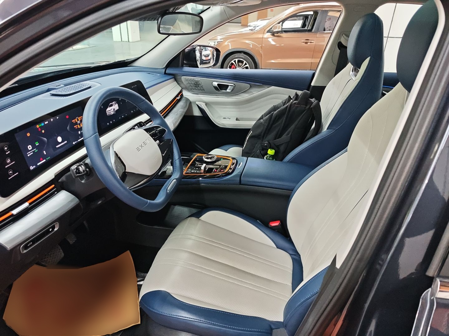 المقاعد الأمامية داخل السيارة