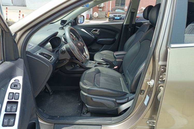 Used Hyundai ix35 2010 2.0L Automatic Two-Wheel Drive Elite Edition GLS Left Front Seat