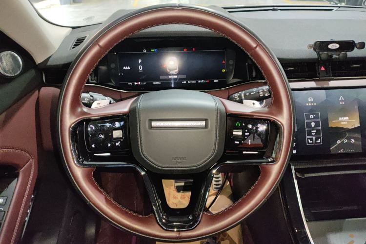 Used Land Rover Range Evoque 2024 Aurora L 249 PS Glowing Limited Edition Steering Wheel