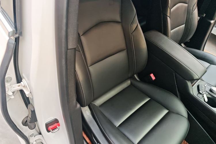 Used Cadillac XT4 2018 28T Two-Wheel Drive Leading Version Right Front Seat