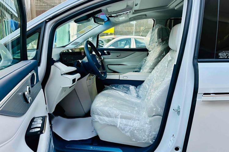 Used Buick GL8 New Energy 2024 Lu Zun Luxury Edition 6-Seater
