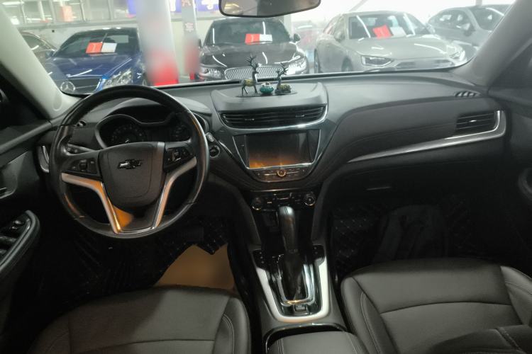 Used Chevrolet Malibu 2018 530T Automatic Luxury Edition Center Console