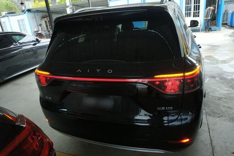 Used Hima AITO M9 2025 Extended-Range Ultra Version 52 kWh 6-Seater
