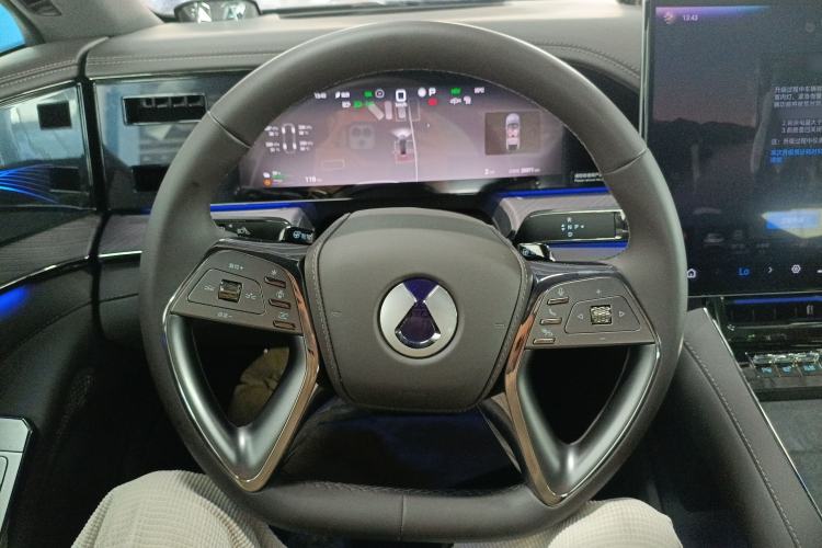 Used Denza Z9 2024 1100 km Four-Wheel Drive Max Version Steering Wheel