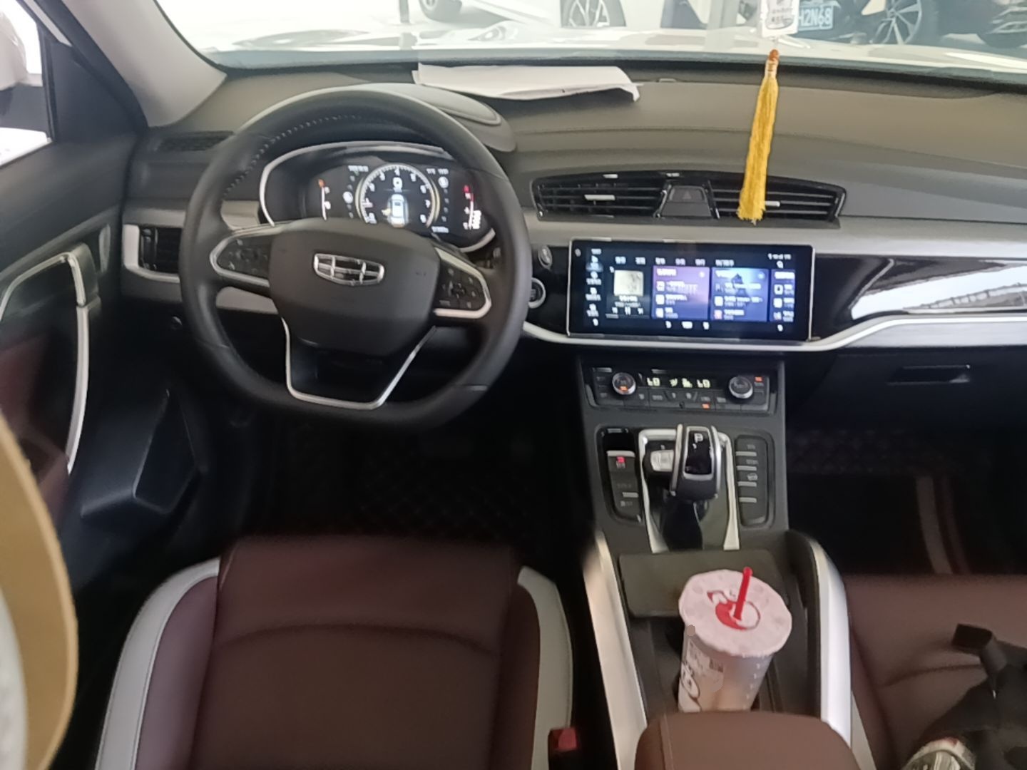 Geely Auto Emgrand X7 Sport 2022 1.8TD DCT Zhiya Trim — снимка 12
