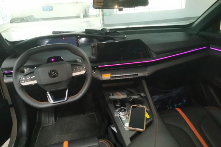 Used CHANGAN UNI-V 2024 1.5T Smart Navigation Version Center Console