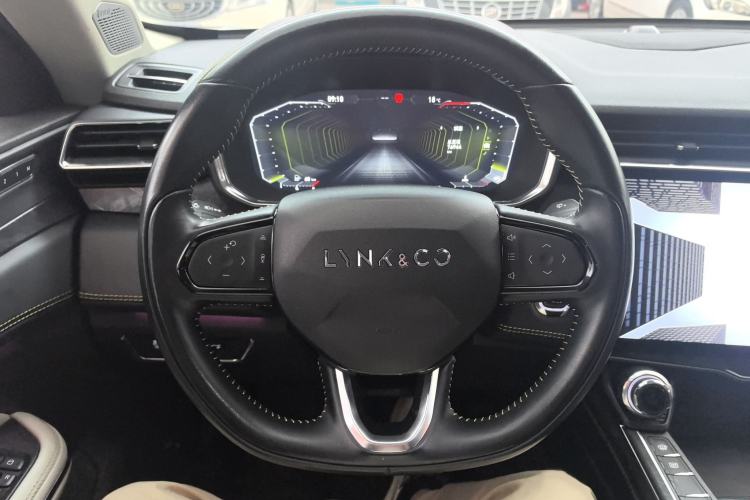 Used Lynk & Co 05 2020 2.0TD Two-Wheel Drive Shine Halo Steering Wheel