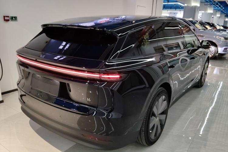 Used Li Auto i6 2025 Model Four-Wheel-Drive Standard Type
