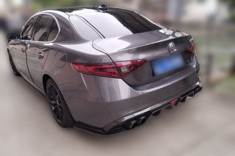 Used Alfa Romeo Giulia 2017 2.0T 200HP Luxury Edition Rear Left 45 Deg