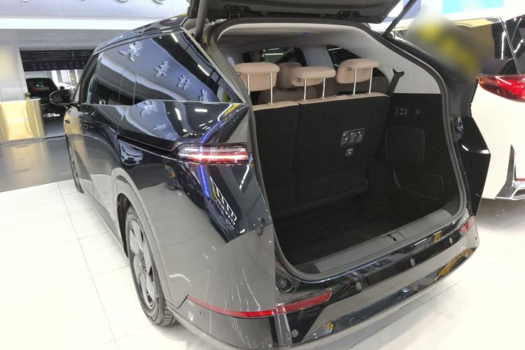 Used XPeng X9 2024 702 Ultra-Long Range Max
