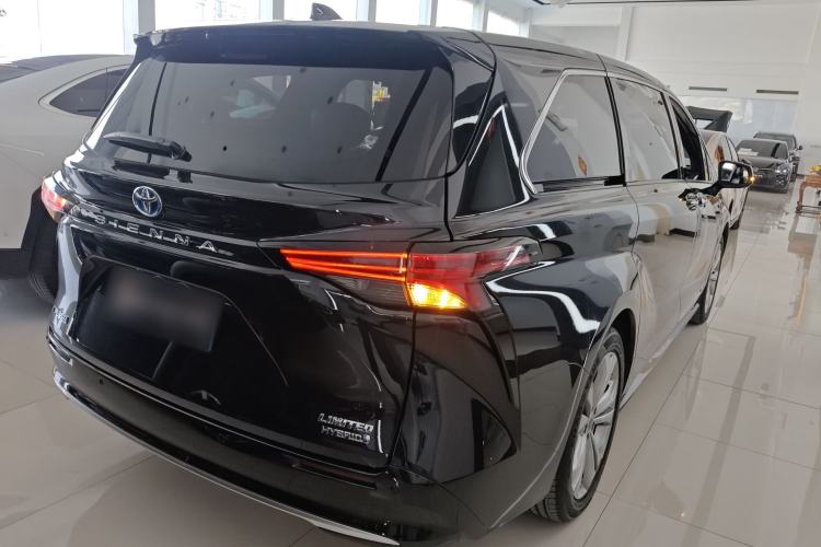 Used Toyota SIENNA 2023 2.5L Hybrid Deluxe Edition
