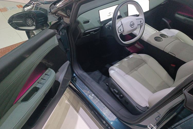 Used Nissan N7 2025 625 Max Interior 2