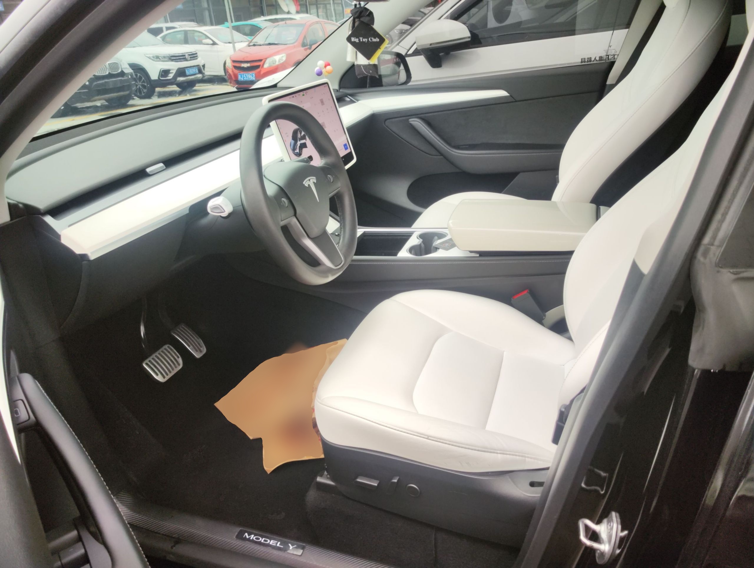 Переднее сиденье в автомобиле