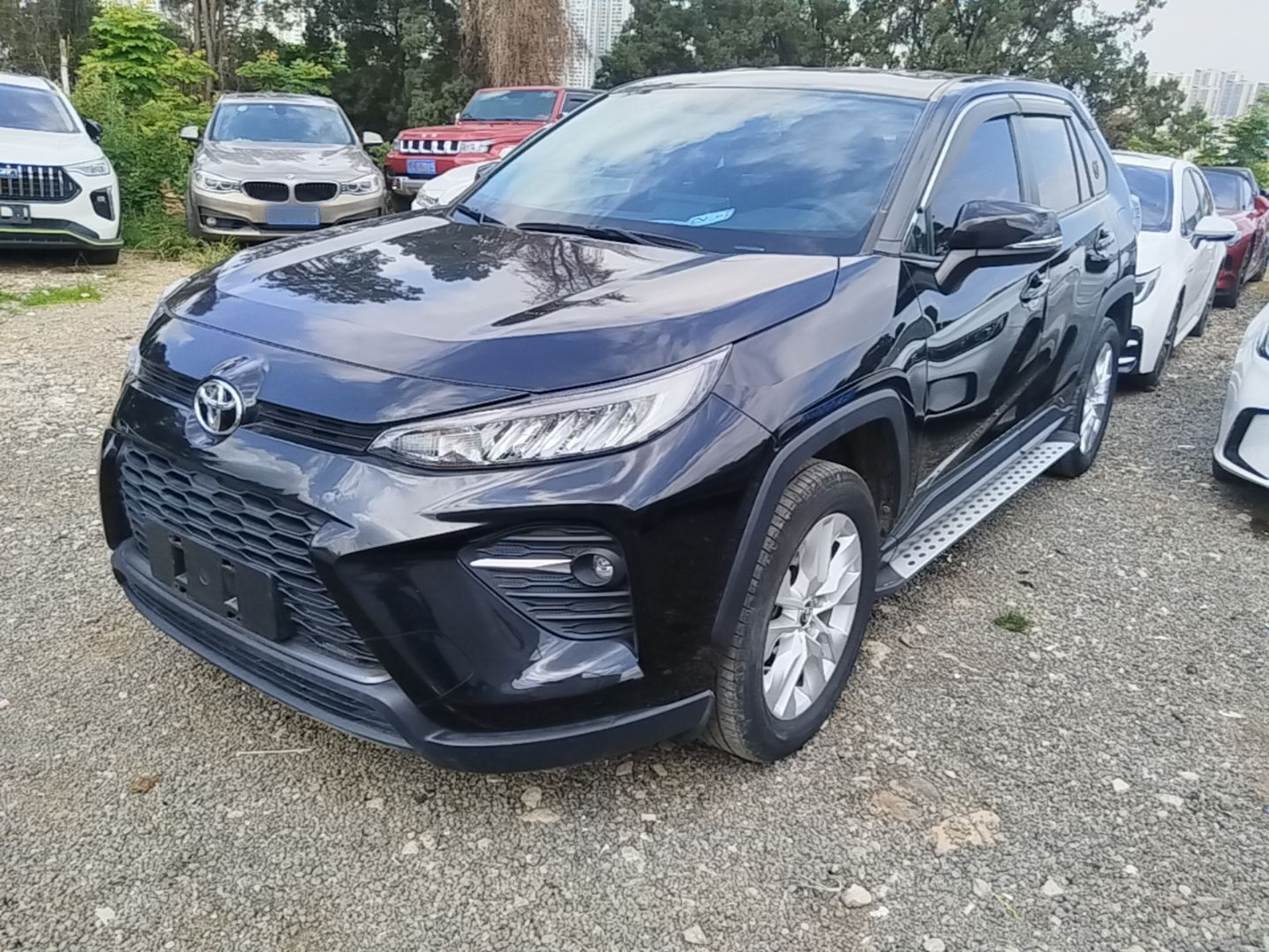 Под передней частью автомобиля