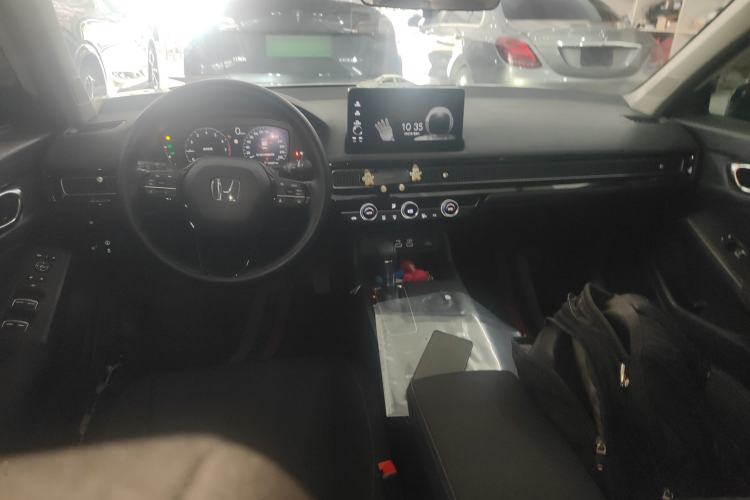 Used Honda Civic 2023 240TURBO CVT Dynamic Edition Center Console