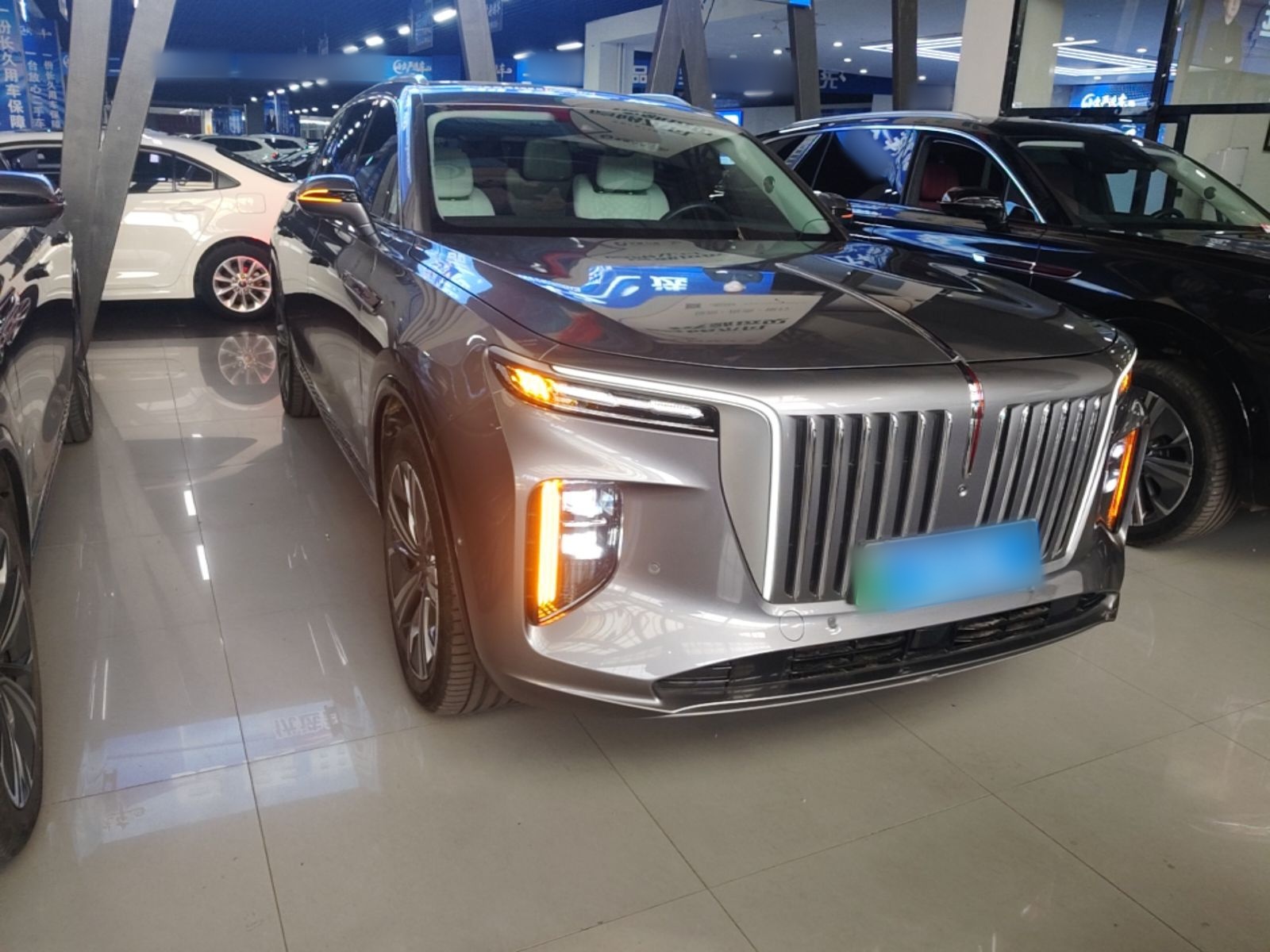 Hongqi E-HS9 2022 690 km Range Flagship Edition Six Seats — снимка 3