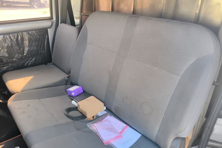 Used Wuling Rongguang EV 2020 Window-Sealed Basic Version 5 Seats 300 KM Interior 4