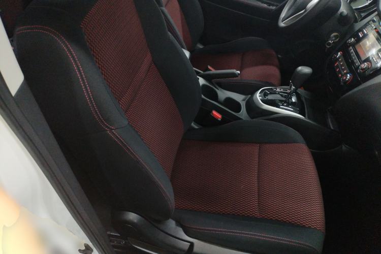 Used Nissan Qashqai 2016 2.0L CVT Elite Edition Right Front Seat