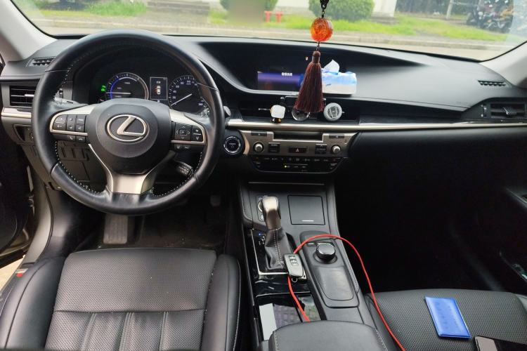Used Lexus ES 2017 300h Mark Levinson Comfort Edition