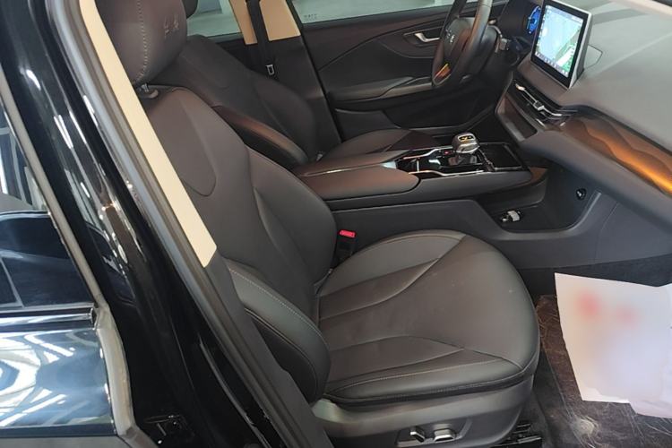 Used Hongqi E-QM5 2022 431 km Charge & Enjoy Edition Right Front Seat