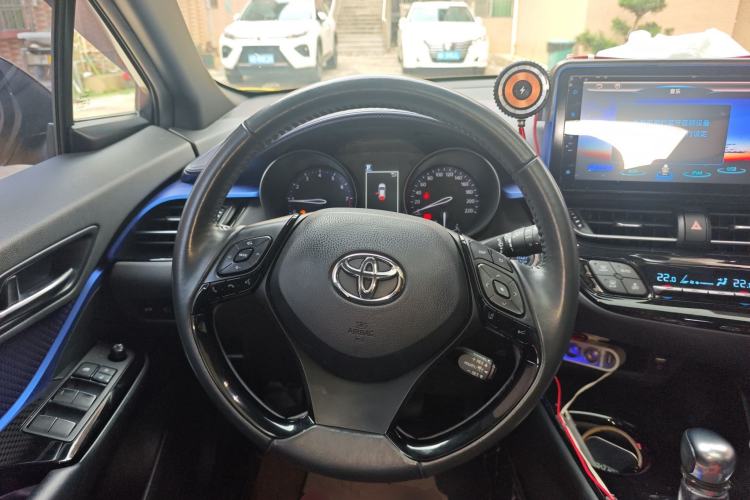 Used Toyota C-HR 2018 2.0L Luxury Sunroof Version China V Emission Standard
