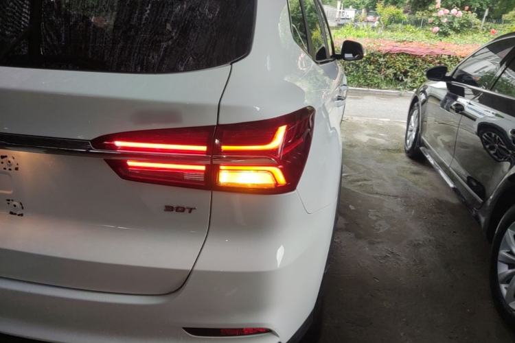 Used Roewe RX5 2018 30T Two-Wheel Drive Automatic Internet Smart Edition
