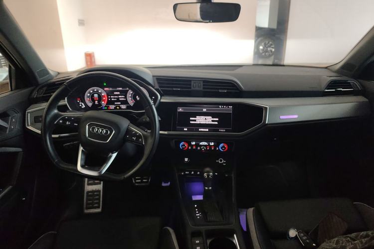 Used Audi Q3 2024 40 TFSI Fashion Dynamic Model Center Console