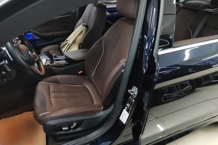 Used BMW 5 Series 2022 Second Facelift 530Li Leading Edition M Sport Package Left Front Seat