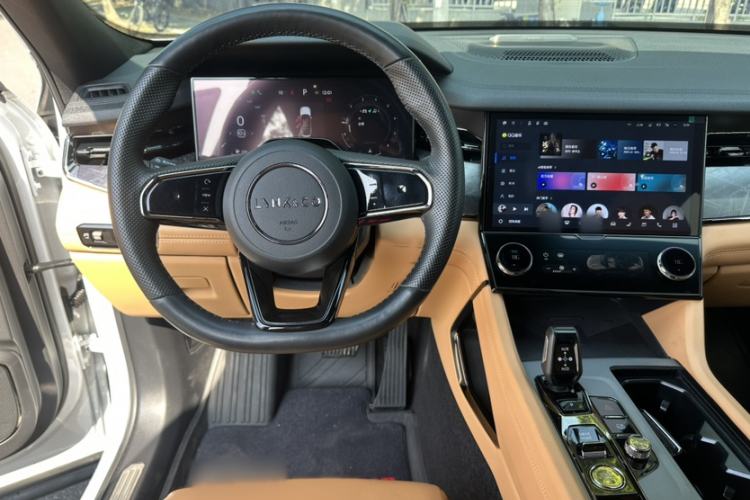 Used Lynk & Co 09 2021 2.0T Halo Six-Seater
