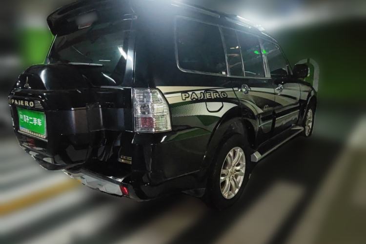 Used Mitsubishi Pajero  Rear Right 45 Deg
