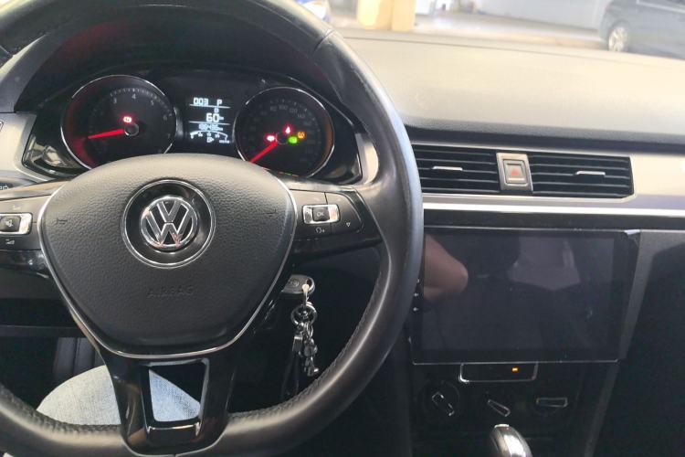 Used Volkswagen Bora 2018 1.5L Automatic Comfort Model Center Console