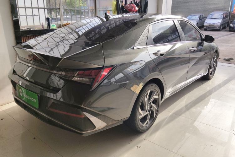 Used Hyundai Elantra 2023 1.5L CVT LUX Prestige Edition Rear Right 45 Deg