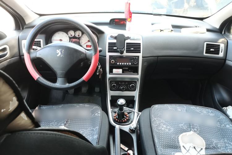 Used Peugeot 307 2012 Hatchback 1.6L Manual Comfort Edition Center Console