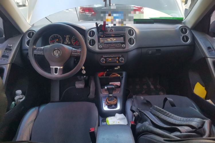 Used Volkswagen Tiguan 2010 2.0 TSI Automatic All-Wheel-Drive Elite Edition Center Console