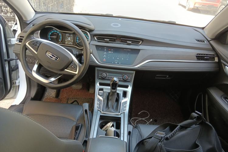 Used Geely Auto Emgrand 2021 UP 1.5L CVT Luxury Model Center Console