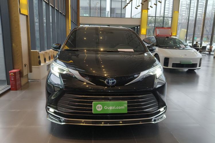 Used Toyota SIENNA 2023 2.5L Hybrid Deluxe Edition
