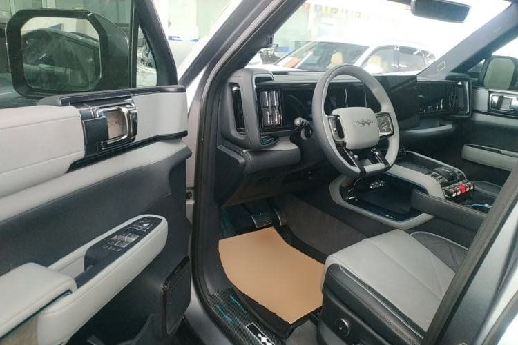 Used Formula Leopard 5 2023 Navigator Edition Driver Seat