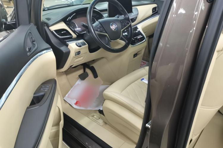 Used Buick GL8 2023 Facelifted Land Cruiser Executive Luxury Version
