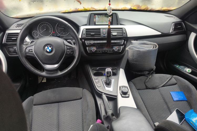Used BMW 3 Series 2017 320i M Sport Center Console
