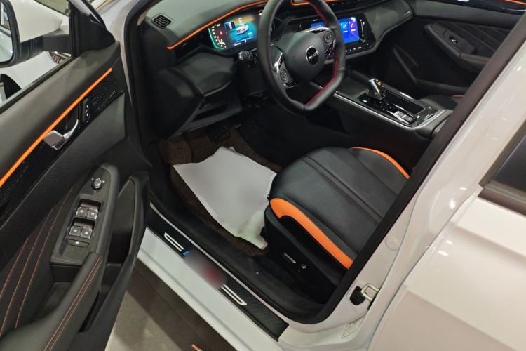 Used Dongfeng Aeolus Yixuan MAX 2023 1.5T Ultra-Stylish Trendsetting Dad Edition