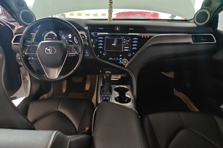 Used Toyota Camry 2018 Dual-Engine 2.5 HG Luxury Edition Center Console