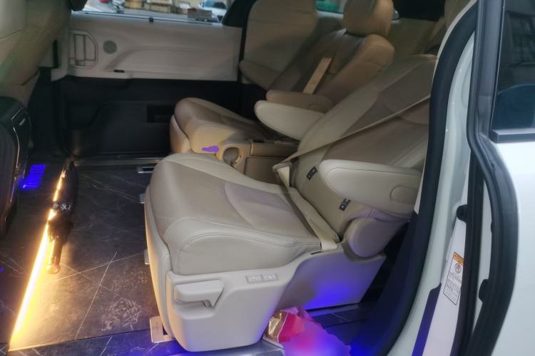 Used Toyota SIENNA 2021 2.5L Hybrid Premium Edition