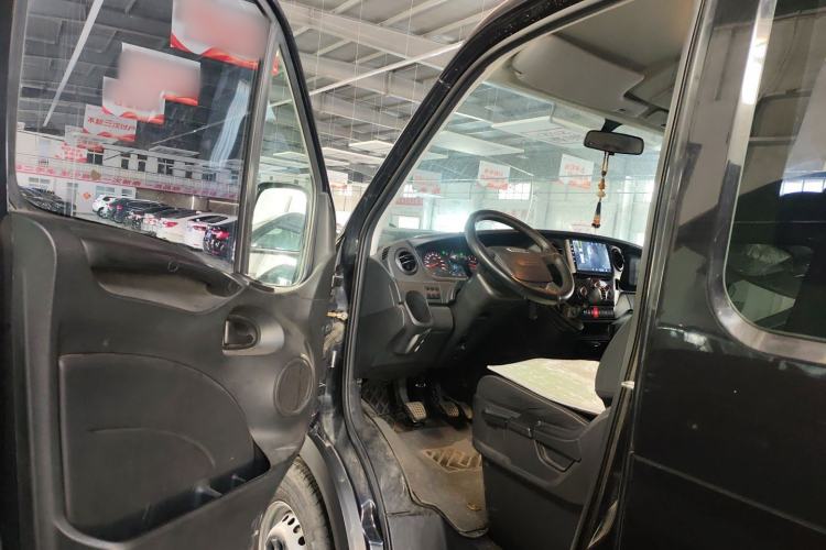 Used Iveco Eurocargo 2021 2.0T Manual Super-Rui Short Wheelbase Low-Roof Side-Hinged Door F1A
