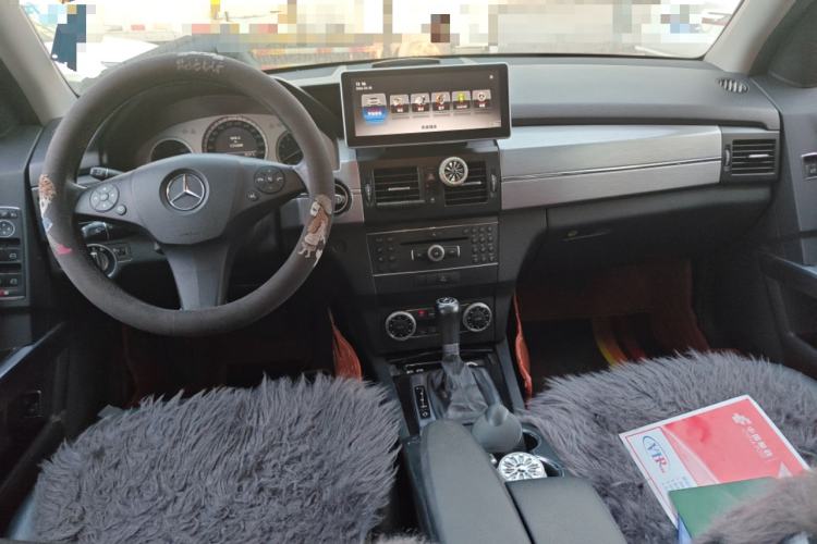 Used Mercedes-Benz GLK-Class 2011 GLK 300 4MATIC Fashion Model Center Console