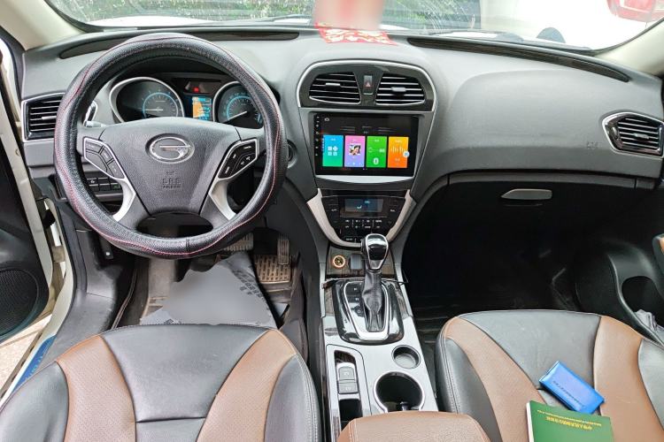 Used GAC Trumpchi GS5 Super 2015 1.8T Automatic Two-Wheel Drive Luxury Edition Center Console