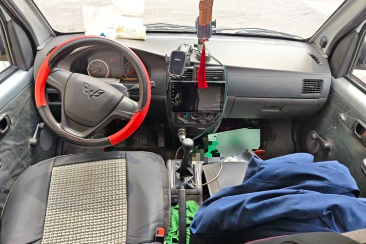 Used Wuling Rongguang 2021 1.5L Extended Basic Window-Sealed 5-Seat L3C Car Center Console