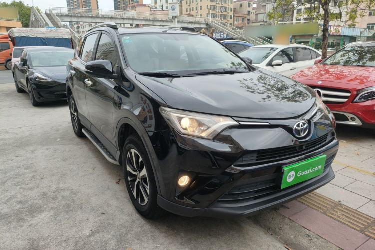 Used Toyota RAV4 2016 2.0L CVT Two-Wheel Drive Fashion Edition China V Standard
