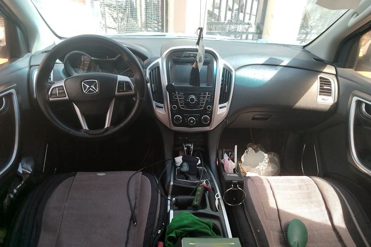 Used JMC Yusheng S350 2013 2.4T Automatic 4x4 Diesel Ultra-Luxury 5-Seater Center Console