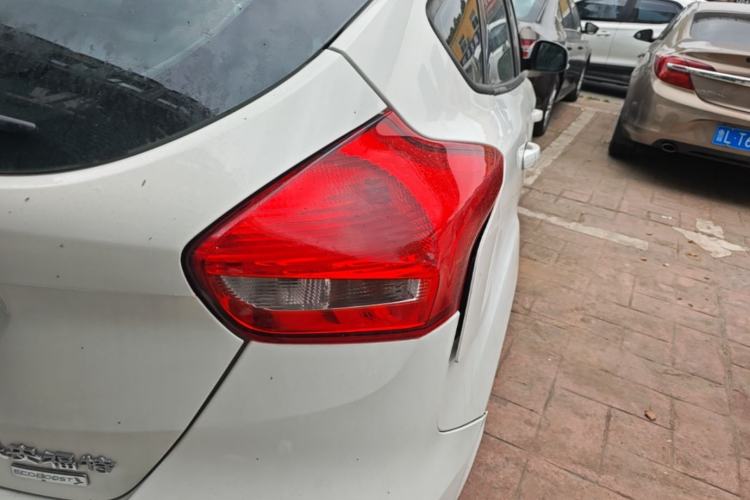 Used Ford Focus 2017 Hatchback EcoBoost 125 Automatic - Ultra-Powerful Style Edition with Smart Drive Features Right Rear Taillight